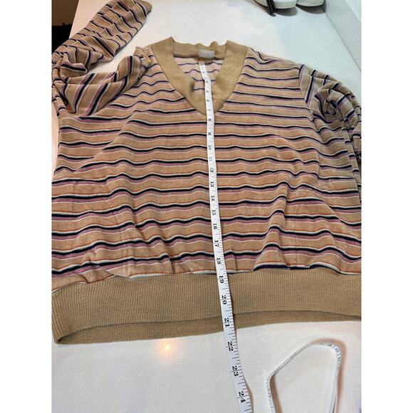 Vintage Levi’s Women's Sz: M Tan V-Neck Stripe Long Sleeve Pullover Sweater - Picture 12 of 12